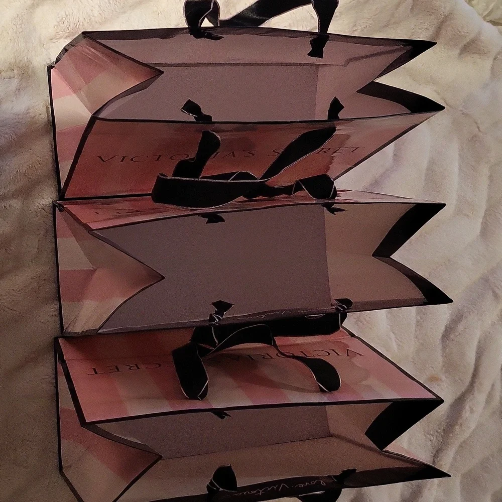 🩷🤍🖤 Victoria's Secret Pink Striped Shopping Bag🖤🤍🩷 - Picture 2 of 3
